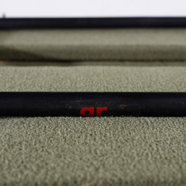 NAKAI TAICHIRO (n. 1954) : Divano con tavolino da appoggio, prodotto da Rossi D'Albizzate per La Selettiva del mobile Cant�  - Asta DESIGN E ARTI DECORATIVE DEL NOVECENTO Tradizionale - Associazione Nazionale - Case d'Asta italiane