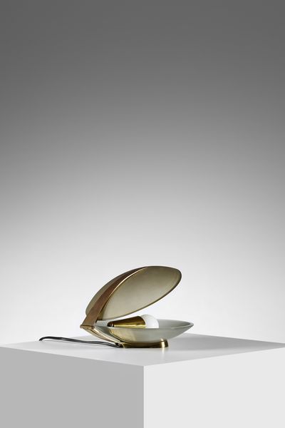 INGRAND MAX (1908 - 1969) : Lampada da tavolo Conchiglia per Fontana Arte  - Asta DESIGN E ARTI DECORATIVE DEL NOVECENTO Tradizionale - Associazione Nazionale - Case d'Asta italiane