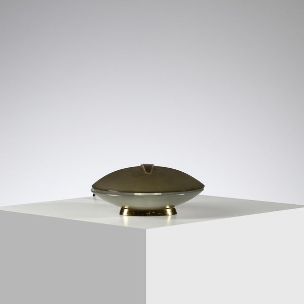 INGRAND MAX (1908 - 1969) : Lampada da tavolo Conchiglia per Fontana Arte  - Asta DESIGN E ARTI DECORATIVE DEL NOVECENTO Tradizionale - Associazione Nazionale - Case d'Asta italiane