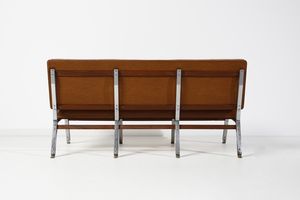 PARISI ICO (1916 - 1996) : Divano 875 per Cassina, Meda  - Asta DESIGN E ARTI DECORATIVE DEL NOVECENTO Tradizionale - Associazione Nazionale - Case d'Asta italiane