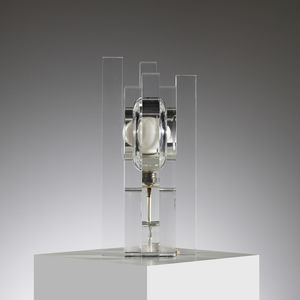 PETTI SANDRO (n. 1927) : Lampada da tavolo per Angolometallarte, Roma  - Asta DESIGN E ARTI DECORATIVE DEL NOVECENTO Tradizionale - Associazione Nazionale - Case d'Asta italiane