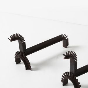 FRATELLI MATTEUCCI FAENZA : Coppia di alari da camino  - Asta DESIGN E ARTI DECORATIVE DEL NOVECENTO Tradizionale - Associazione Nazionale - Case d'Asta italiane