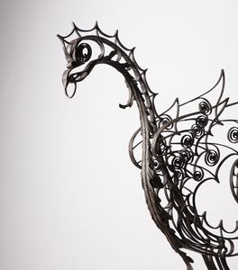 FRATELLI MATTEUCCI FAENZA : Coppia di fregi a guisa di draghi  - Asta DESIGN E ARTI DECORATIVE DEL NOVECENTO Tradizionale - Associazione Nazionale - Case d'Asta italiane