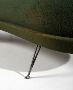 LACCA CESARE (n. 1929) : nello stile di. Divano eclettico  - Asta DESIGN E ARTI DECORATIVE DEL NOVECENTO Tradizionale - Associazione Nazionale - Case d'Asta italiane