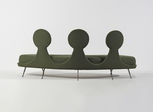 LACCA CESARE (n. 1929) : nello stile di. Divano eclettico  - Asta DESIGN E ARTI DECORATIVE DEL NOVECENTO Tradizionale - Associazione Nazionale - Case d'Asta italiane