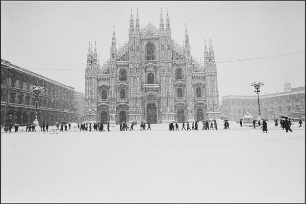 Virgilio Carnisio : Piazza del Duomo, Milano  - Asta Fotografia: Under 1K - Associazione Nazionale - Case d'Asta italiane
