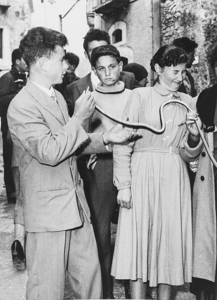 Sandro Vespasiani : Festa dei Serpari, Cocullo, Abruzzo  - Asta Fotografia: Under 1K - Associazione Nazionale - Case d'Asta italiane