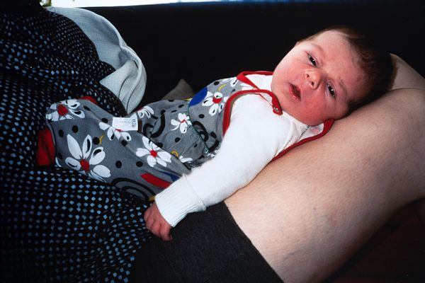 Nan Goldin : Fritz 5 days old, dalla serie Alf and Fritz / Volcano  - Asta Fotografia: Under 1K - Associazione Nazionale - Case d'Asta italiane