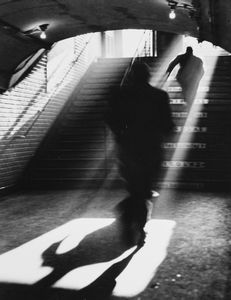 Sabine Weiss - Sortie de Metro, Paris