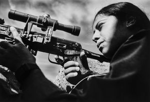 Ugo Lucio Borga - Combattente curda del PKK sulla linea del fronte