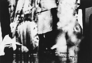 Mario Giacomelli - Nudi, (autoritratto in ambiente familiare)