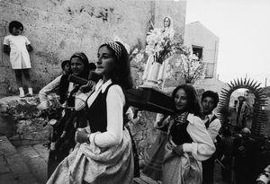 Leonard Freed - Corssroad Sicily, Petralia Soprana