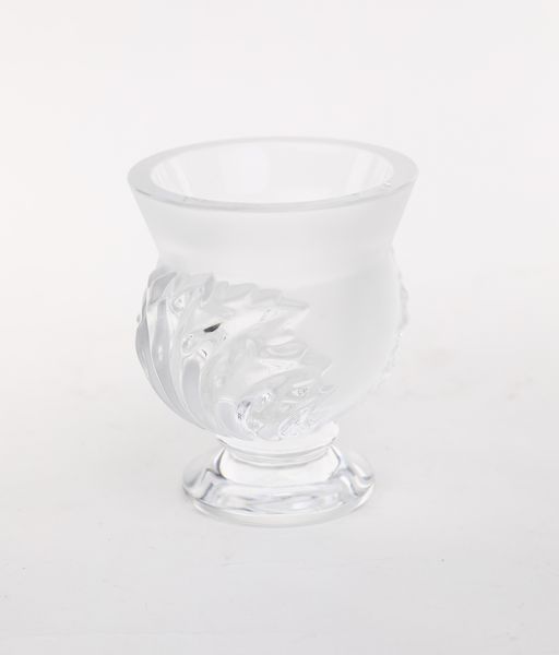 Lalique, piccolo vaso in vetro  - Asta Asta a Tempo - L'Arte del Vetro - Associazione Nazionale - Case d'Asta italiane