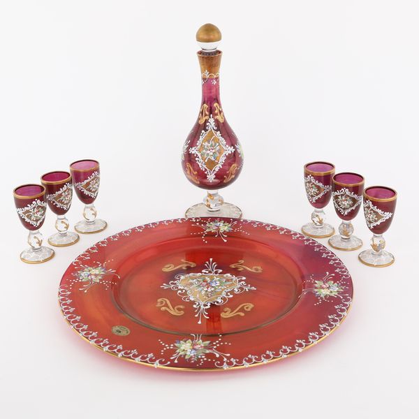 Servizio da liquore in vetro rosso decorato a mano, Nello Gigli, Murano, met� del XX secolo  - Asta Asta a Tempo - L'Arte del Vetro - Associazione Nazionale - Case d'Asta italiane