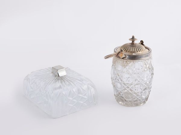 Compostiera e copriburro in vetro intagliato  - Asta Asta a Tempo - L'Arte del Vetro - Associazione Nazionale - Case d'Asta italiane