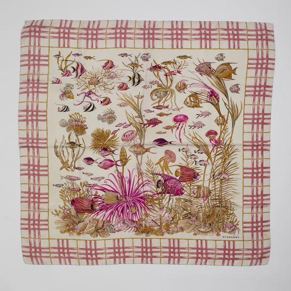BURBERRY : Foulard nei toni del rosa, stampa pesci.  - Asta 04/05/2023 | FASHION LUXURY - ALTA MODA, BORSE E ACCESSORI DI LUSSO Online - Associazione Nazionale - Case d'Asta italiane