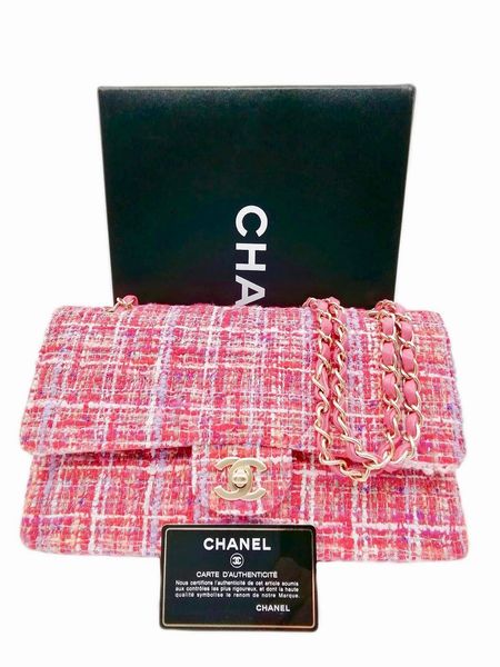CHANEL : Borsa 2.55  in tweed rosa matelass�.  - Asta 04/05/2023 | FASHION LUXURY - ALTA MODA, BORSE E ACCESSORI DI LUSSO Online - Associazione Nazionale - Case d'Asta italiane