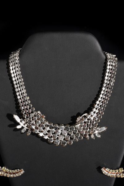 AUTORE NON IDENTIFICATO : Collana e orecchini.  - Asta 04/05/2023 | FASHION LUXURY - ALTA MODA, BORSE E ACCESSORI DI LUSSO Online - Associazione Nazionale - Case d'Asta italiane