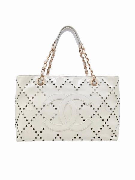 CHANEL : Borsa Grand Shopping bianca.  - Asta 04/05/2023 | FASHION LUXURY - ALTA MODA, BORSE E ACCESSORI DI LUSSO Online - Associazione Nazionale - Case d'Asta italiane