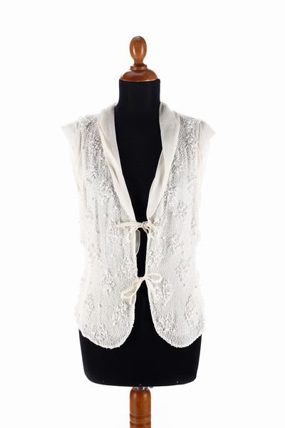 ARMANI EMPORIO : Gilet in seta con perline color bianco avorio.  - Asta 04/05/2023 | FASHION LUXURY - ALTA MODA, BORSE E ACCESSORI DI LUSSO Online - Associazione Nazionale - Case d'Asta italiane