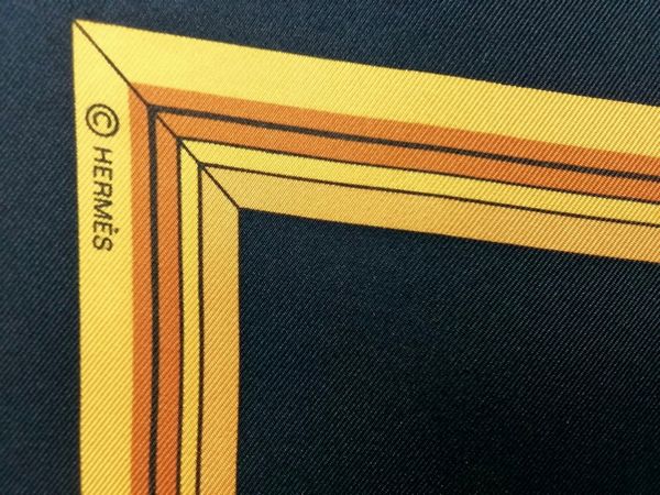 HERMES : Foulard carr� in seta 'Quai aux fleurs'.  - Asta 04/05/2023 | FASHION LUXURY - ALTA MODA, BORSE E ACCESSORI DI LUSSO Online - Associazione Nazionale - Case d'Asta italiane