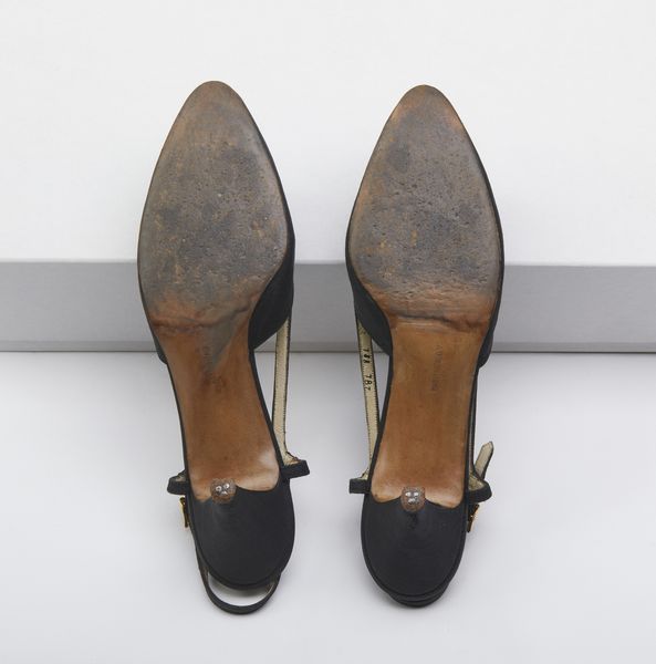 FERRAGAMO SALVATORE : Sandali in raso nero.  - Asta 04/05/2023 | FASHION LUXURY - ALTA MODA, BORSE E ACCESSORI DI LUSSO Online - Associazione Nazionale - Case d'Asta italiane