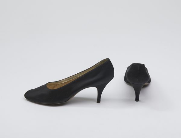 FERRAGAMO SALVATORE : D�collet� in raso nero.  - Asta 04/05/2023 | FASHION LUXURY - ALTA MODA, BORSE E ACCESSORI DI LUSSO Online - Associazione Nazionale - Case d'Asta italiane