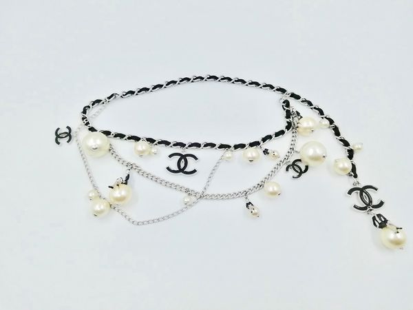 CHANEL : Cintura 'Coco on the moon'.  - Asta 04/05/2023 | FASHION LUXURY - ALTA MODA, BORSE E ACCESSORI DI LUSSO Online - Associazione Nazionale - Case d'Asta italiane