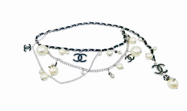CHANEL : Cintura 'Coco on the moon'.  - Asta 04/05/2023 | FASHION LUXURY - ALTA MODA, BORSE E ACCESSORI DI LUSSO Online - Associazione Nazionale - Case d'Asta italiane