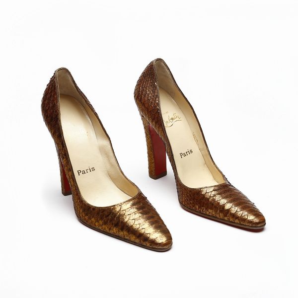 LOUBOUTIN CHRISTIAN : D�collet� in pelle stampata bronzo.  - Asta 04/05/2023 | FASHION LUXURY - ALTA MODA, BORSE E ACCESSORI DI LUSSO Online - Associazione Nazionale - Case d'Asta italiane