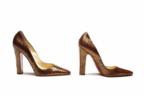 LOUBOUTIN CHRISTIAN : D�collet� in pelle stampata bronzo.  - Asta 04/05/2023 | FASHION LUXURY - ALTA MODA, BORSE E ACCESSORI DI LUSSO Online - Associazione Nazionale - Case d'Asta italiane