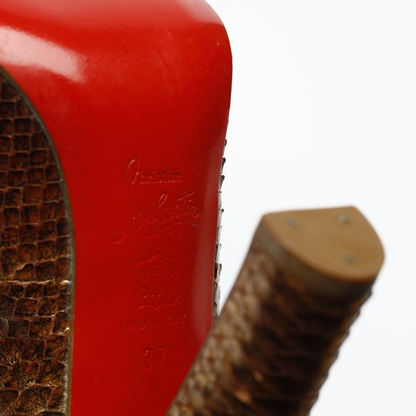 LOUBOUTIN CHRISTIAN : D�collet� in pelle stampata bronzo.  - Asta 04/05/2023 | FASHION LUXURY - ALTA MODA, BORSE E ACCESSORI DI LUSSO Online - Associazione Nazionale - Case d'Asta italiane