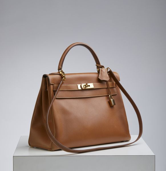 HERMES : Kelly 32 Retourn� Or Naturelle Courchevelle.  - Asta 04/05/2023 | FASHION LUXURY - ALTA MODA, BORSE E ACCESSORI DI LUSSO Online - Associazione Nazionale - Case d'Asta italiane