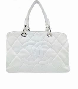 CHANEL - Borsa in pelle bianca caviar.
