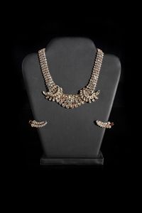 AUTORE NON IDENTIFICATO - Collana e orecchini.