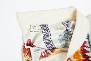 HERMES : Capospalla in lana, stampa 'Brazil'.  - Asta 04/05/2023 | FASHION LUXURY - ALTA MODA, BORSE E ACCESSORI DI LUSSO Online - Associazione Nazionale - Case d'Asta italiane