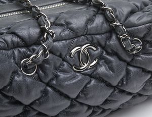 CHANEL : Chanel Paris-Moscou Bubble Quilted  Bowler bag.  - Asta 04/05/2023 | FASHION LUXURY - ALTA MODA, BORSE E ACCESSORI DI LUSSO Online - Associazione Nazionale - Case d'Asta italiane