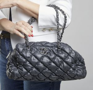 CHANEL : Chanel Paris-Moscou Bubble Quilted Bowler bag. - Asta 04