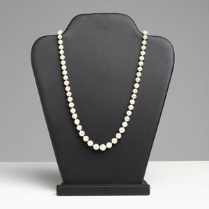 AUTORE NON IDENTIFICATO - Collana in perle sintetiche.