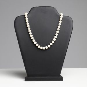 AUTORE NON IDENTIFICATO - Collana in perle di acqua dolce.