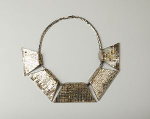 AUTORE NON IDENTIFICATO - Collana in metallo argentato anni '30