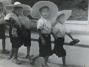 ROBERT CAPA : Chinese War Orphans  - Asta 76 ASTA - FOTOGRAFIA - Associazione Nazionale - Case d'Asta italiane