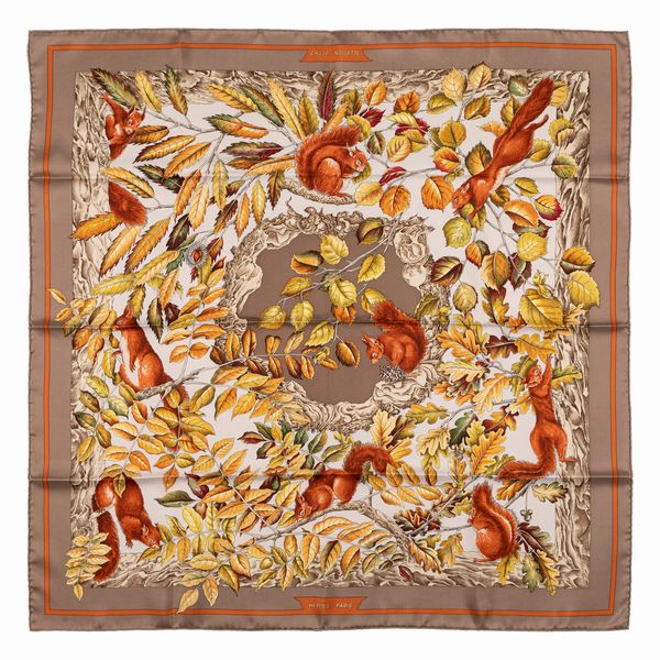 Hermès : Foulard Casse-Noisette  - Asta Luxury Fashion - Associazione Nazionale - Case d'Asta italiane