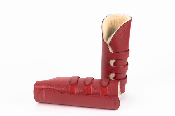 Hermès : Coppia di stinchiere da cavallo  - Asta Luxury Fashion - Associazione Nazionale - Case d'Asta italiane
