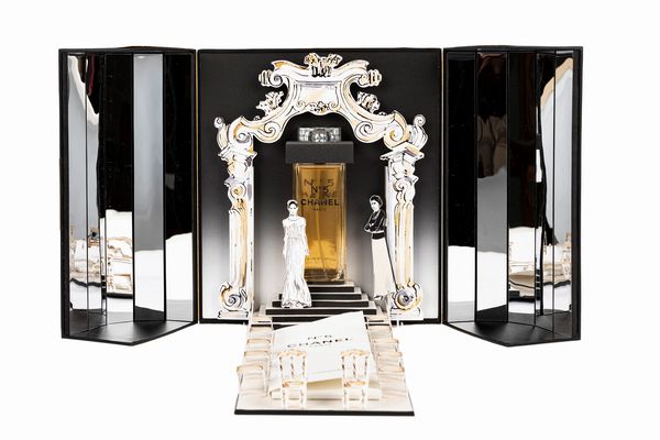 CHANEL : Chanel n5 eau premire catwalk box (limited edition)  - Asta Luxury Fashion - Associazione Nazionale - Case d'Asta italiane