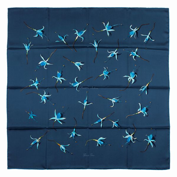 Hermès : Foulard Fleurs de Fuchsia  - Asta Luxury Fashion - Associazione Nazionale - Case d'Asta italiane