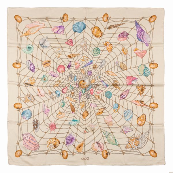 GUCCI : Lotto di due foulard  - Asta Luxury Fashion - Associazione Nazionale - Case d'Asta italiane
