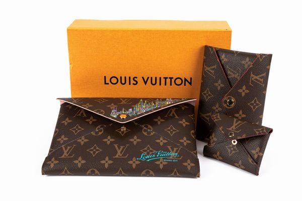 Louis Vuitton : Lotto composto da tre pochette  - Asta Luxury Fashion - Associazione Nazionale - Case d'Asta italiane
