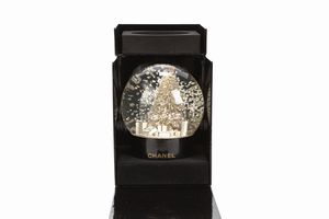 CHANEL - Fermacarte a globo