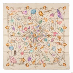 GUCCI : Lotto di due foulard  - Asta Luxury Fashion - Associazione Nazionale - Case d'Asta italiane